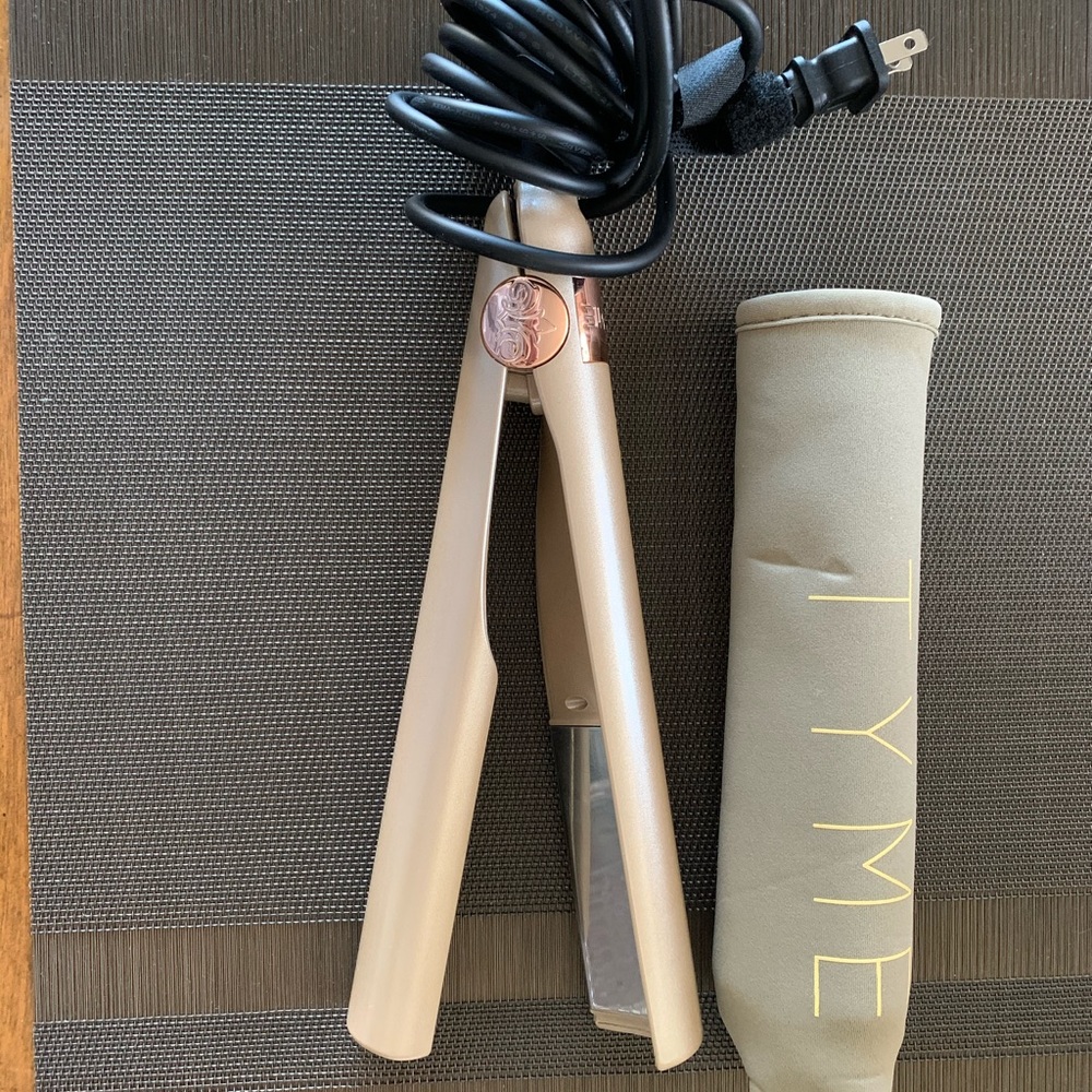 TYME curling iron - never used